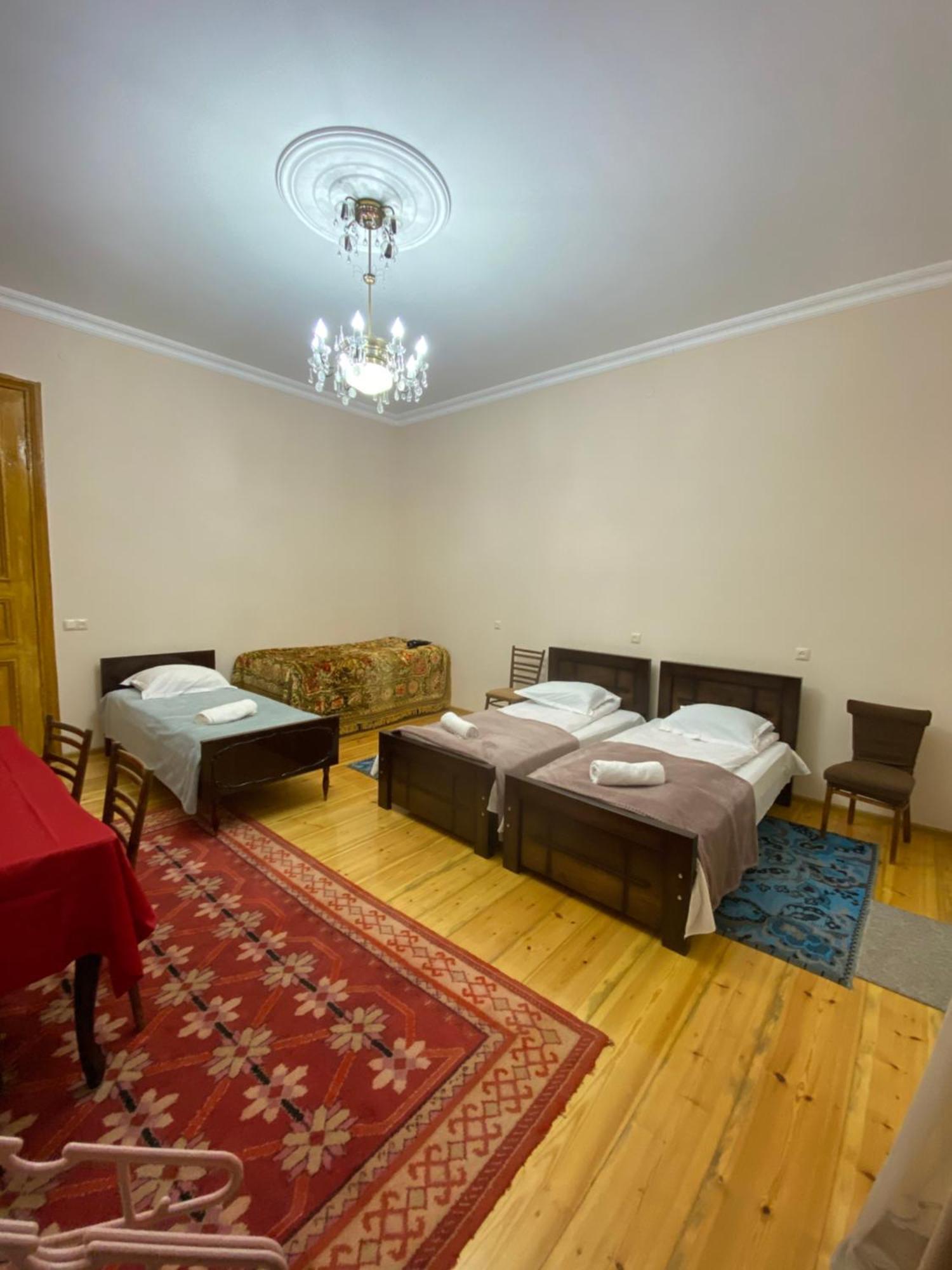 Season Hotel Kutaisi Bagian luar foto