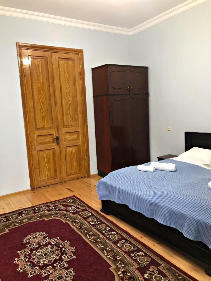 Season Hotel Kutaisi Bagian luar foto
